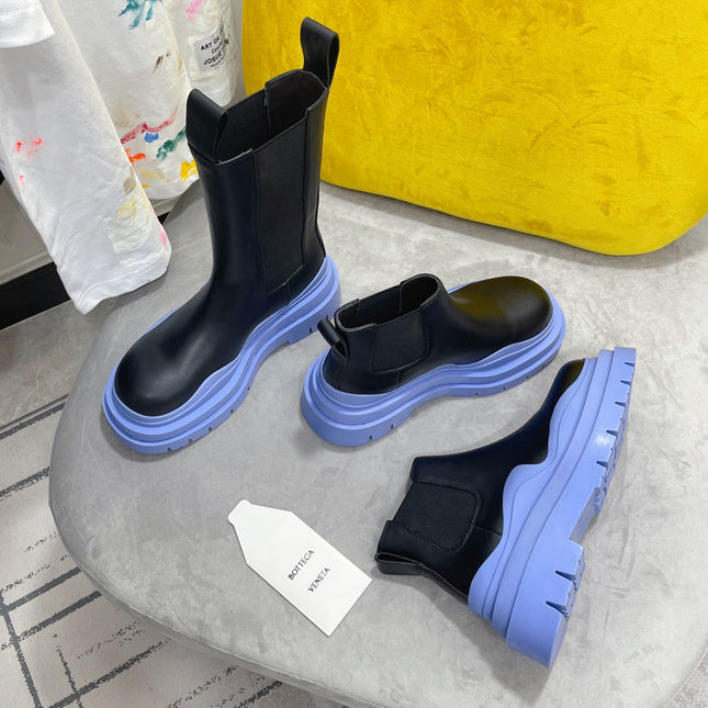 TIRE CHELSEA BOOT IN BLACK MIX CORNFLOWER BLUE CALFSKIN