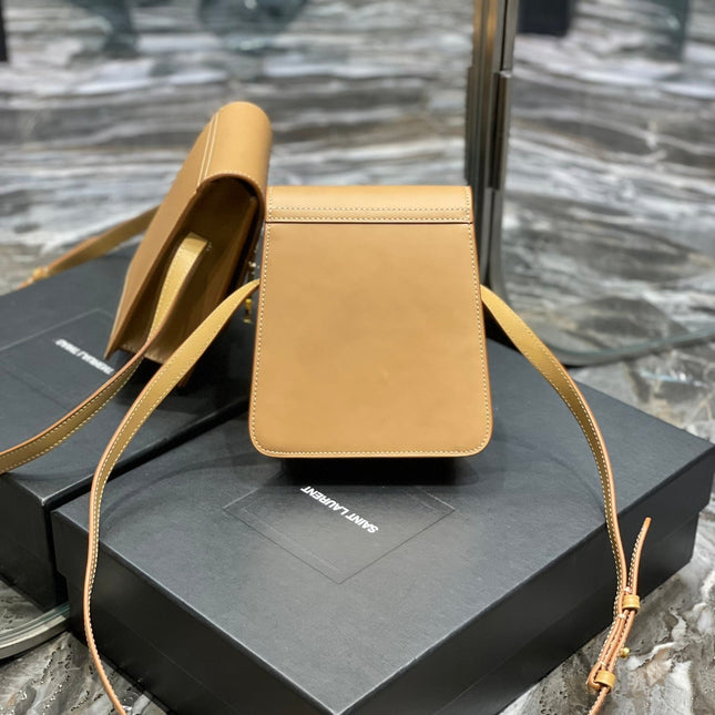 KAIA 18 HANDBAG IN YELLOW CREAM CALFSKIN