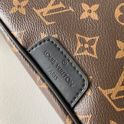 LV 25S DISCOVERY BUMBAG 47 IN BROWN AND BLACK EMBOSSED MONOGRAM ECLIPSE CALFSKIN