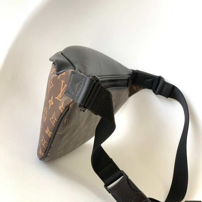 LV 25S DISCOVERY BUMBAG 47 IN BROWN AND BLACK EMBOSSED MONOGRAM ECLIPSE CALFSKIN