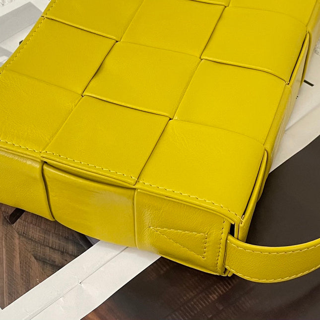 SMALL CASSETTE 23 IN CANARY YELLOW CALFSKIN