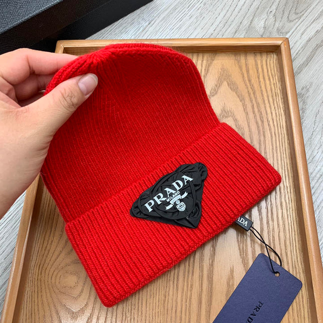 BEANIE HAT IN CHERRY RED WOOL 431358