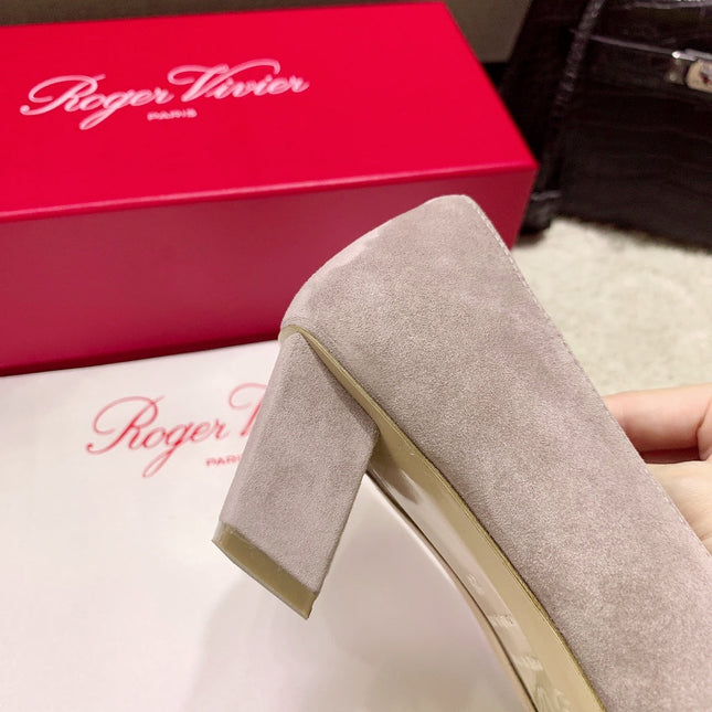 BELLE VIVIER PUMPS IN TAUPE SUEDE TORTOISESHELL BUCKLE