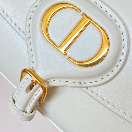 BOBBY EAST-WEST 22 BAG IN WHITE CALFSKIN