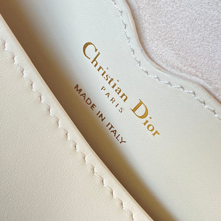 BOBBY EAST-WEST 22 BAG IN WHITE CALFSKIN
