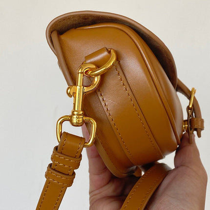 BOBBY EAST-WEST 22 BAG IN CHOCOLATE BROWN CALFSKIN