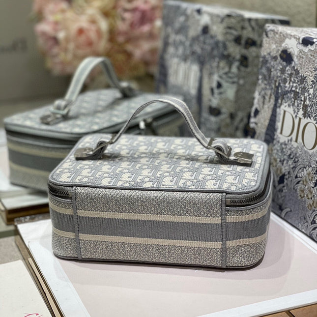 SMALL 24 VANITY CASE IN PALE GRAY MONOGRAM OBLIQUE JACQUARD