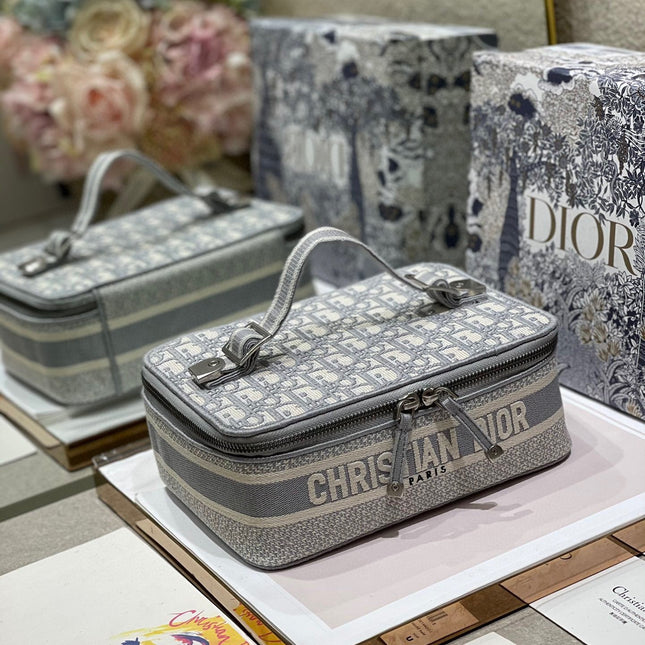 SMALL 24 VANITY CASE IN PALE GRAY MONOGRAM OBLIQUE JACQUARD