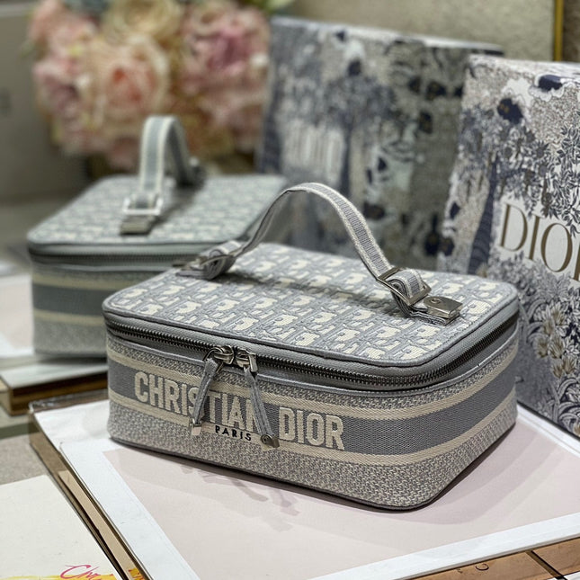 SMALL 24 VANITY CASE IN PALE GRAY MONOGRAM OBLIQUE JACQUARD
