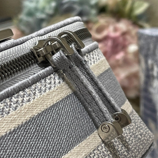 SMALL 24 VANITY CASE IN PALE GRAY MONOGRAM OBLIQUE JACQUARD