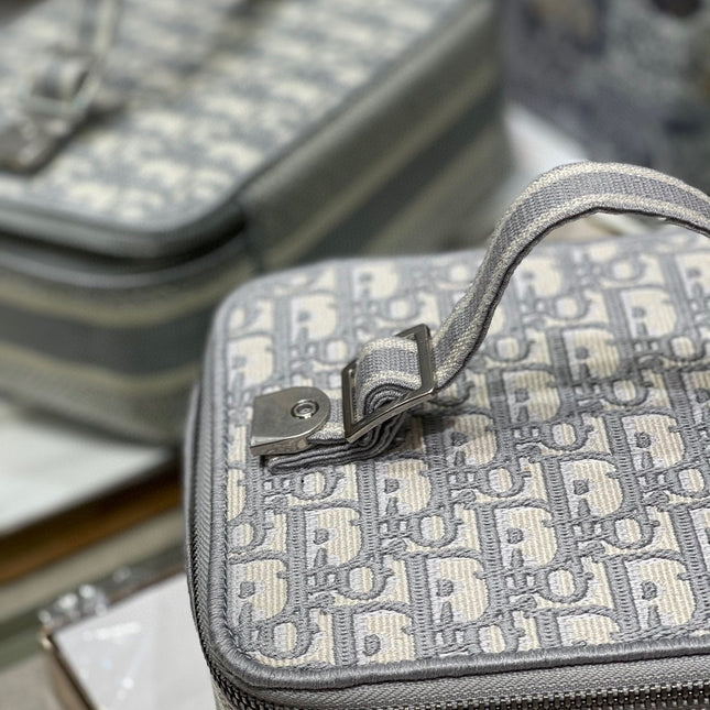 SMALL 24 VANITY CASE IN PALE GRAY MONOGRAM OBLIQUE JACQUARD