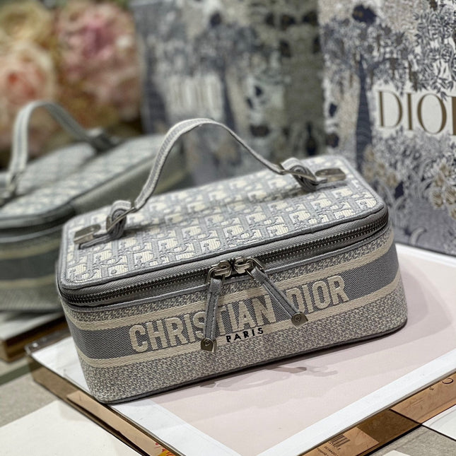 SMALL 24 VANITY CASE IN PALE GRAY MONOGRAM OBLIQUE JACQUARD