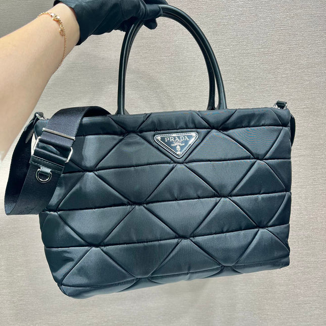 TRIANGLE PATTERN TOTE BAG 33 IN BLACK QUILTED RE-NYLON