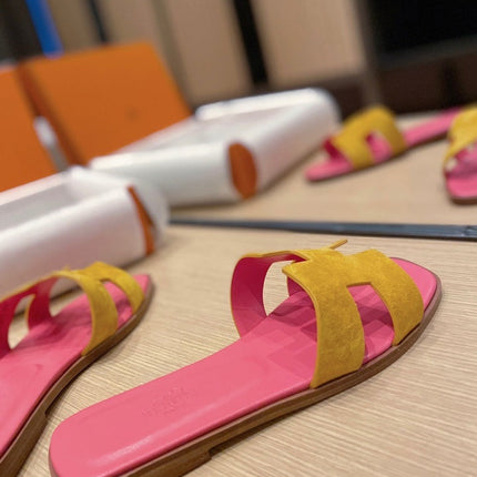 0RAN SANDALS IN DIJON YELLOW SUEDE AND DEEP PINK CALFSKIN