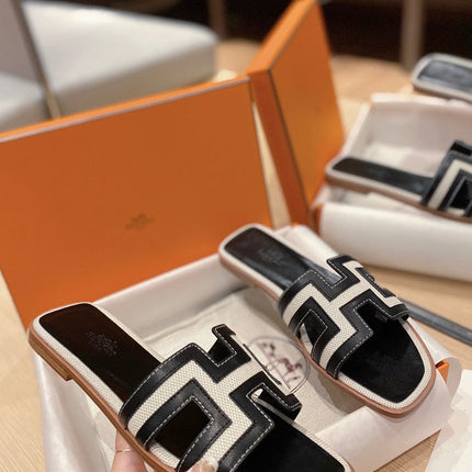 0RAN SANDALS IN BLACK CALFSKIN AND WHITE CANVAS