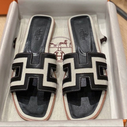 0RAN SANDALS IN BLACK CALFSKIN AND WHITE CANVAS