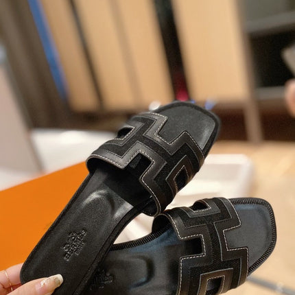 0RAN SANDALS IN BLACK CALFSKIN AND CANVAS