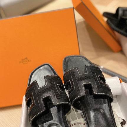 0RAN SANDALS IN BLACK CALFSKIN AND CANVAS