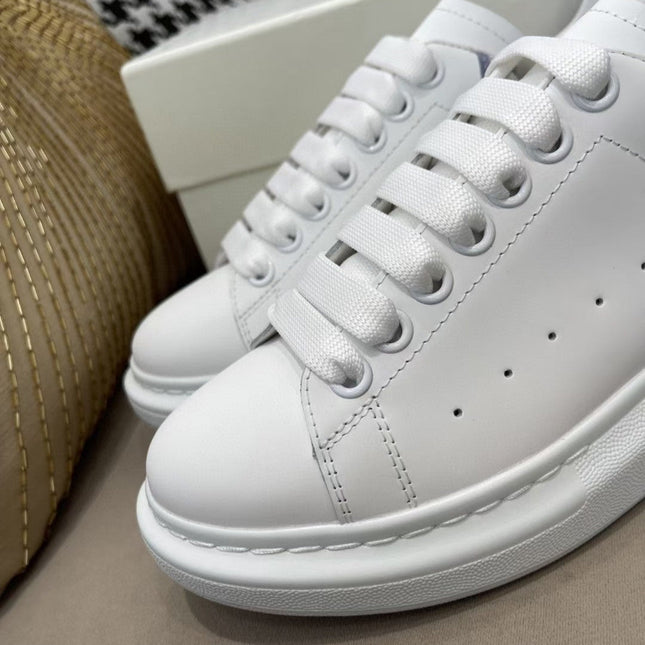 OVERSIZED SNEAKER IN WHITE CALFSKIN WITH PURPLE SUEDE HEEL TAB