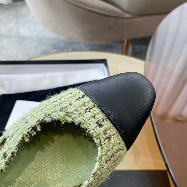 SLINGBACKS IN LIGHT GREEN FABRIC AND BLACK CALFSKIN