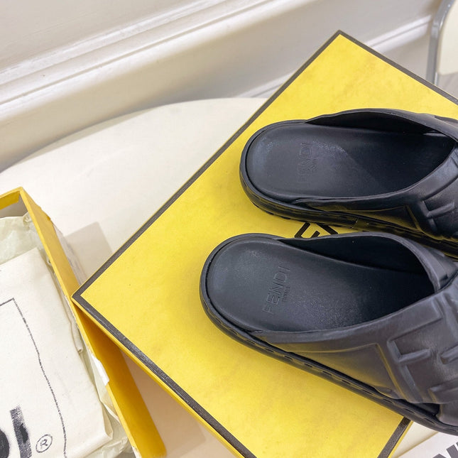FENDI CROSSOVER SLIPPER IN BLACK CALFSKIN