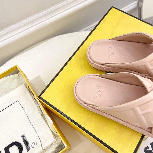 FENDI CROSSOVER SLIPPER IN PALE PINK CALFSKIN