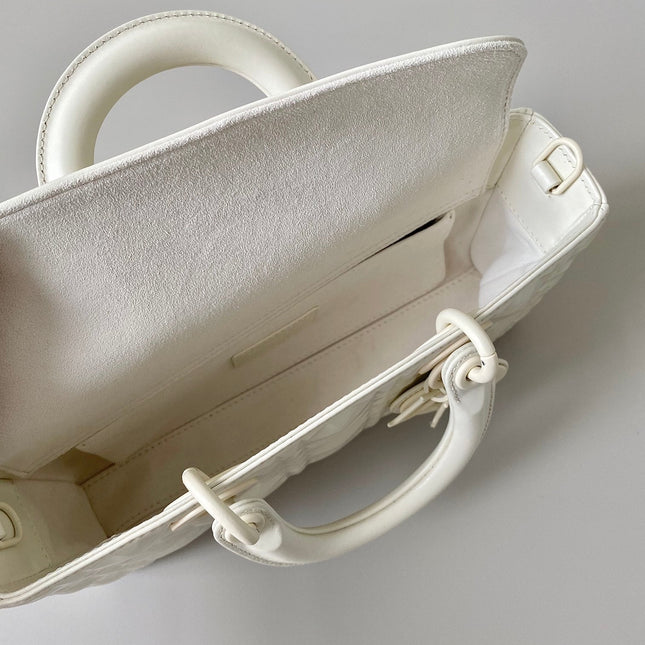 MEDIUM D-JOY BAG 26 IN WHITE CALFSKIN