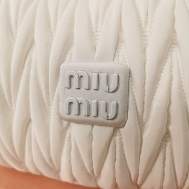 WANDER 28 BAG IN WHITE ECO - FRIENDLY NYLON
