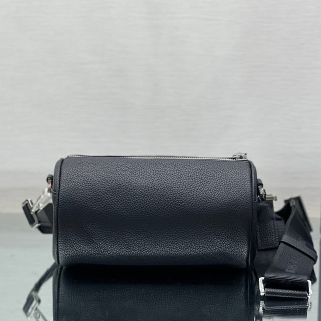 ROUND BUCKET 21 BAG IN BLACK LAMBSKIN