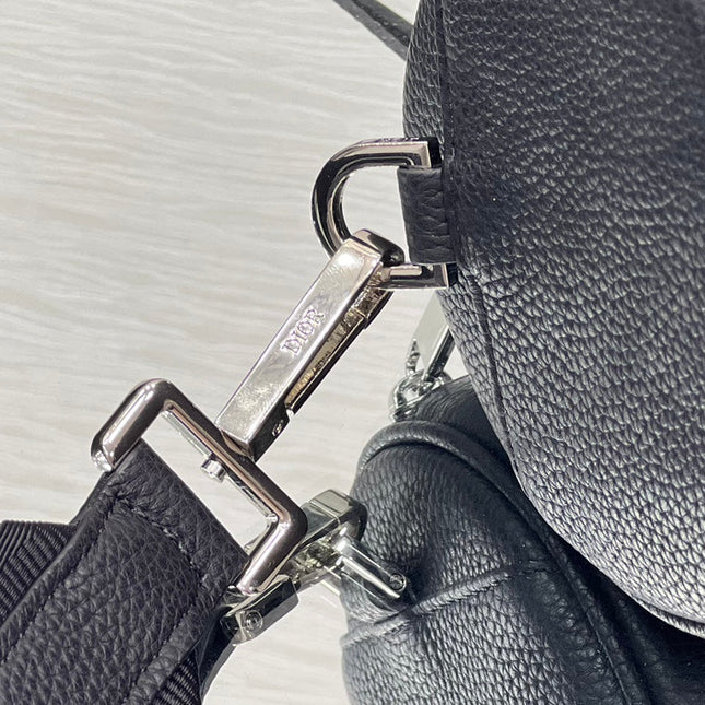 ROUND BUCKET 21 BAG IN BLACK LAMBSKIN