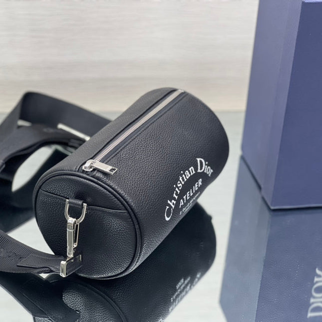 ROUND BUCKET 21 BAG IN BLACK LAMBSKIN
