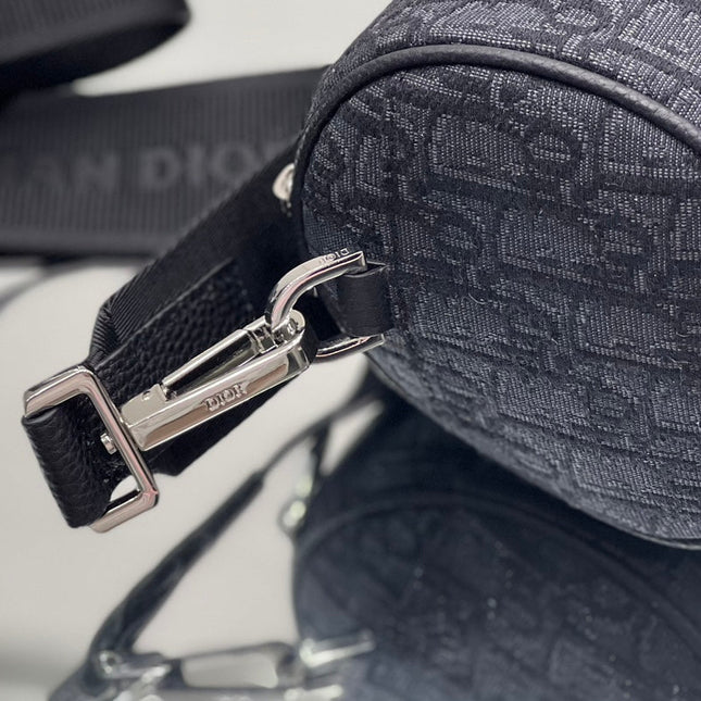 ROUND BUCKET 21 BAG IN BLACK OBLIQUE JACQUARD