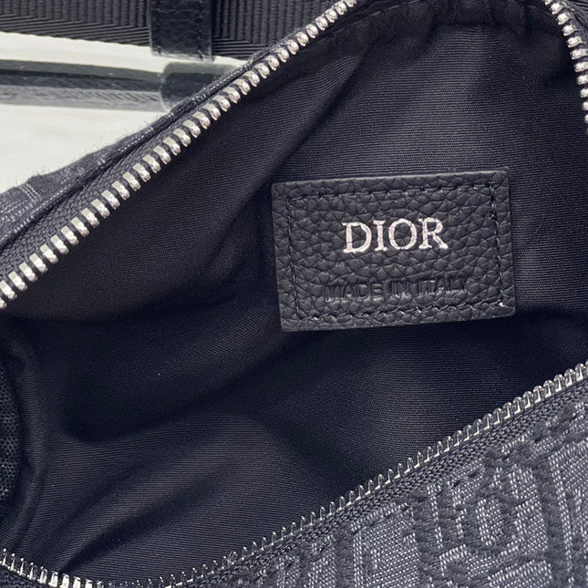 ROUND BUCKET 21 BAG IN BLACK OBLIQUE JACQUARD