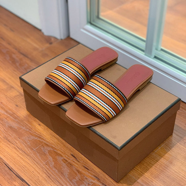 LP RAFFIA CHARMS FLATS SANDAL CARAMEL CALFSKIN