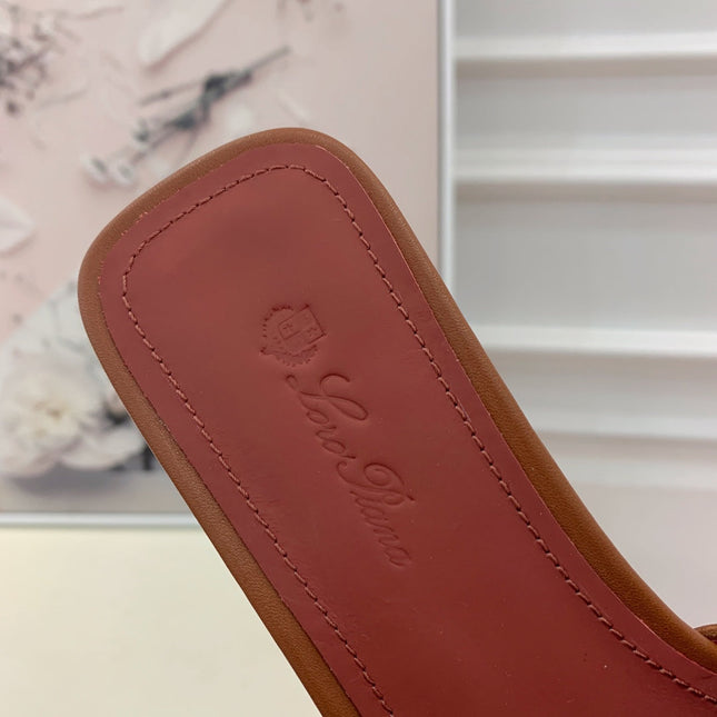 LP RAFFIA CHARMS FLATS SANDAL CARAMEL CALFSKIN