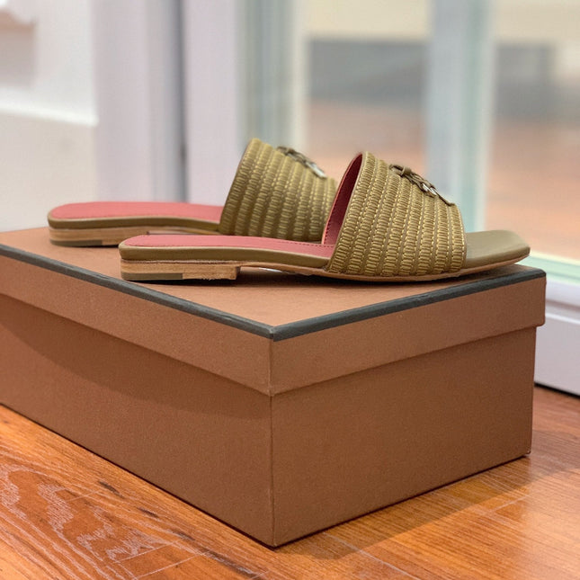 LP RAFFIA CHARMS FLATS SANDAL OLIVE CALFSKIN