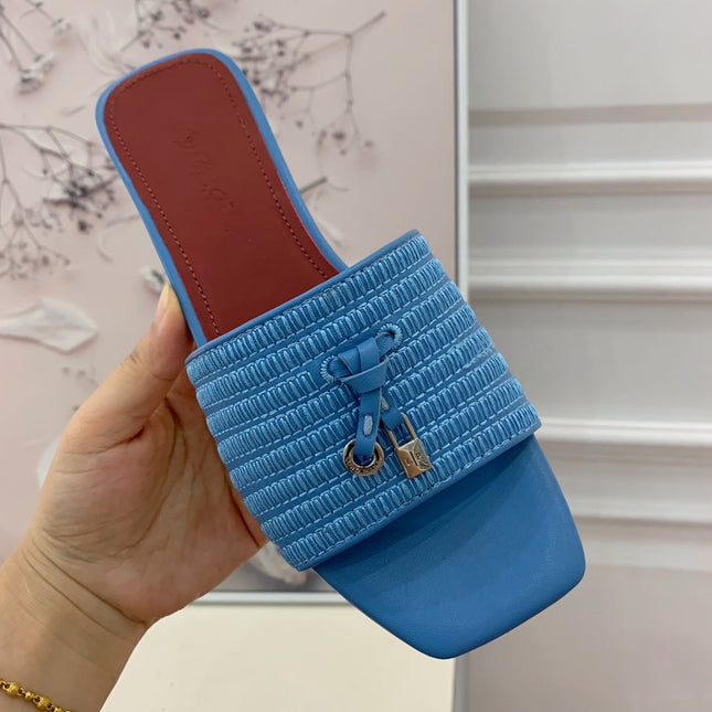 LP RAFFIA CHARMS FLATS SANDAL SKY CALFSKIN