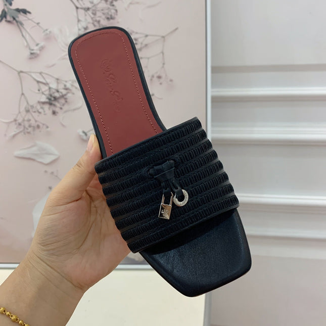 LP RAFFIA CHARMS FLATS SANDAL BLACK CALFSKIN