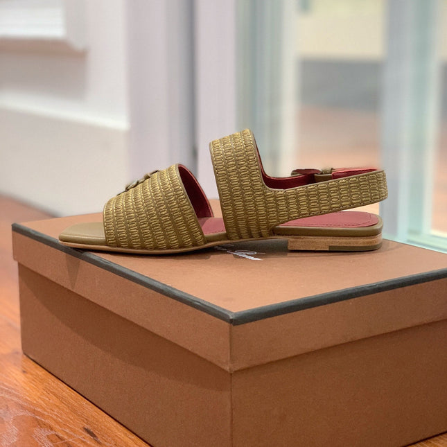 LP RAFFIA CHARMS STRAP FLATS SANDAL OLIVE CALFSKIN