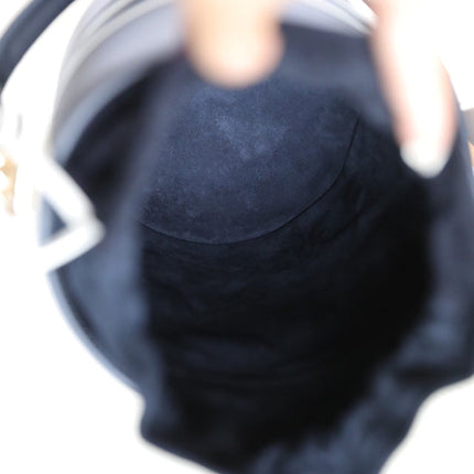 VIBE 18 BUCKET BAG IN BLACK CALFSKIN