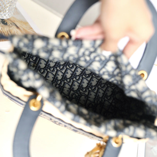 LADY 24 BASKET BAG IN BLACK OBLIQUE JACQUARD MIX BEIGE WICKER