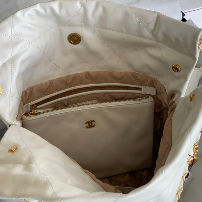 CC MEDIUM 37 HANDBAG IN WHITE SHINY CALFSKIN GOLD HARDWARE