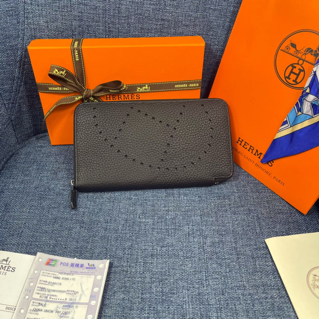 HM SILK'IN HOLED WALLET 19 BLACK GRAINED CALFSKIN