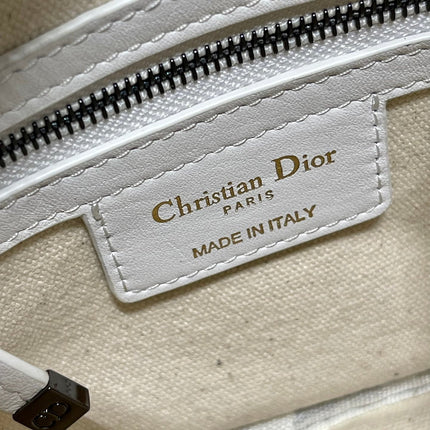 VIBE HOBO 22 BAG IN WHITE CALFSKIN