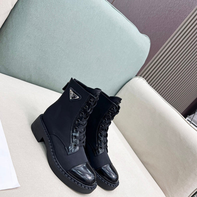 LACE-UP ANKLE BOOTS IN BLACK DENIM AND SHEEPSKIN LINING