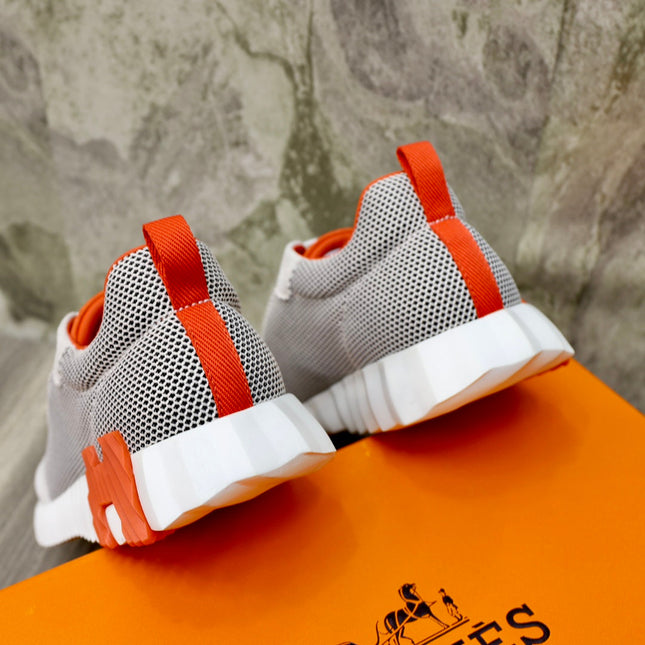 HM BOUNCING SNEAKER CLOUD AND ORANGE BREATHABLE FABRIC