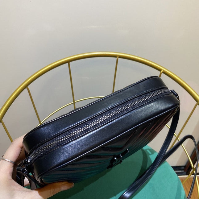 LOU 23 CAMERA BAG IN BLACK QUILTED LEATHER