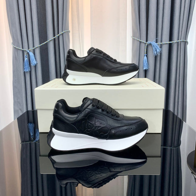 SPRINT RUNNER LOW-TOP IN BLACK CALFSKIN EMBOSSED LOGO