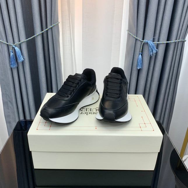 SPRINT RUNNER LOW-TOP IN BLACK CALFSKIN EMBOSSED LOGO