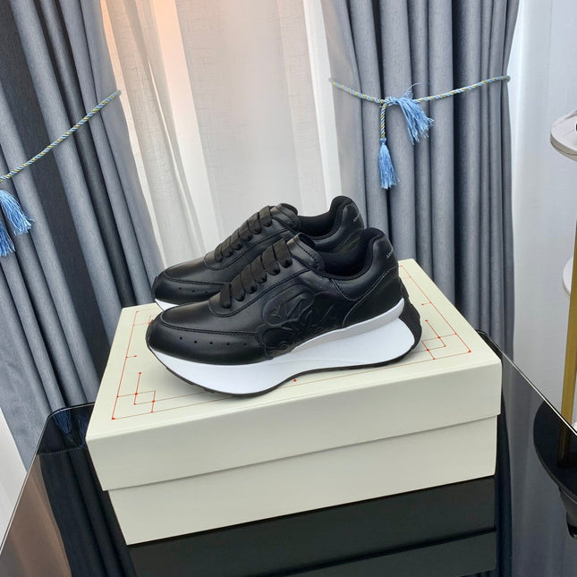 SPRINT RUNNER LOW-TOP IN BLACK CALFSKIN EMBOSSED LOGO